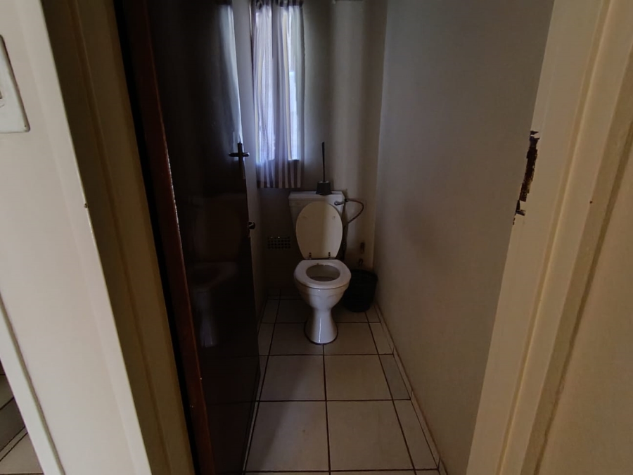 8 Bedroom Property for Sale in Brandwag Free State